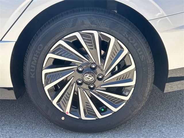 new 2025 Hyundai Sonata Hybrid car, priced at $31,044