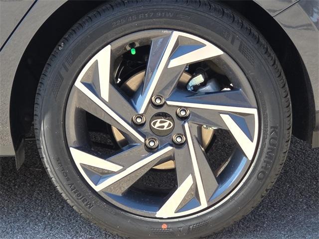 new 2025 Hyundai Elantra car, priced at $22,622