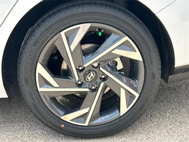 new 2025 Hyundai Elantra car, priced at $25,450