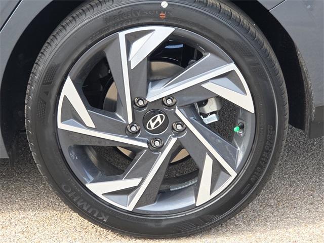 new 2025 Hyundai Elantra car, priced at $22,622