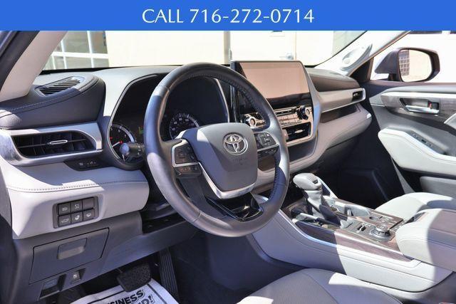 used 2020 Toyota Highlander car, priced at $29,972