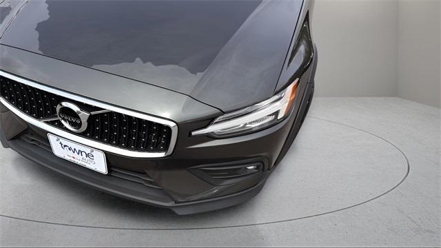 used 2021 Volvo V60 Cross Country car, priced at $29,954