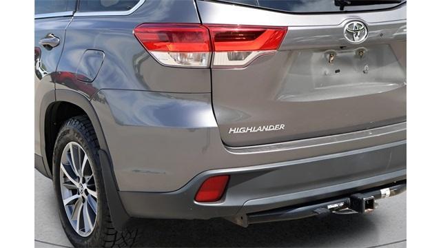used 2019 Toyota Highlander car, priced at $29,554