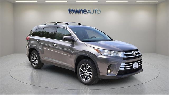 used 2019 Toyota Highlander car, priced at $29,554