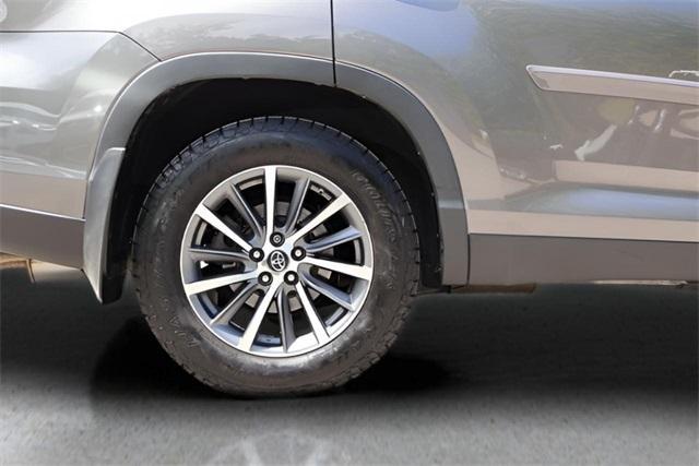 used 2019 Toyota Highlander car, priced at $29,554