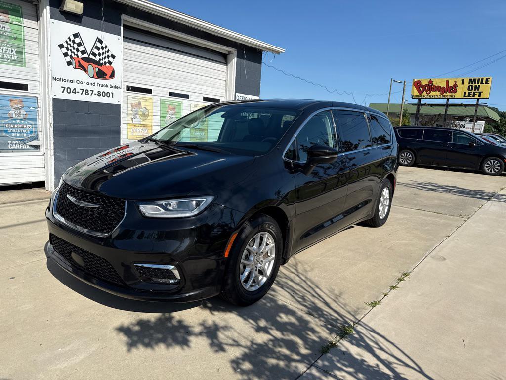used 2023 Chrysler Pacifica car, priced at $23,164