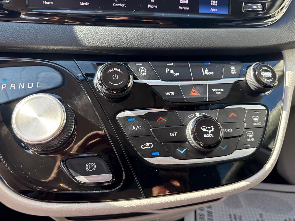 used 2023 Chrysler Pacifica car, priced at $23,164