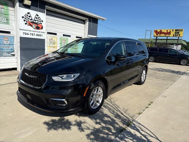 used 2023 Chrysler Pacifica car, priced at $23,164