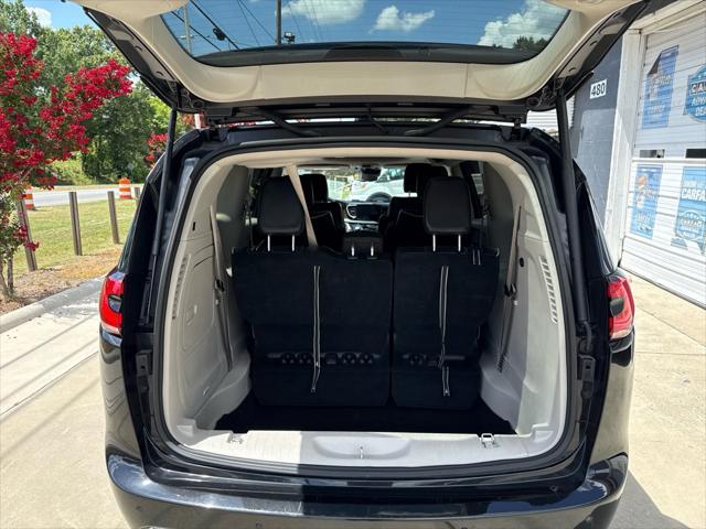 used 2023 Chrysler Pacifica Hybrid car, priced at $25,998