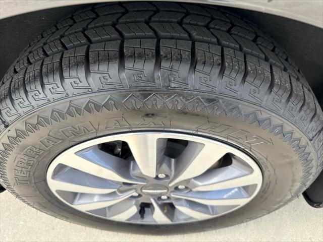 used 2023 Chrysler Pacifica Hybrid car, priced at $25,998