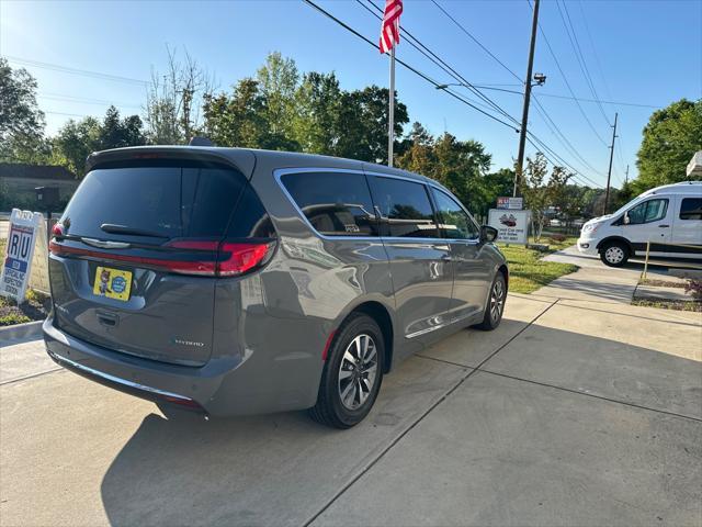 used 2022 Chrysler Pacifica Hybrid car, priced at $27,998