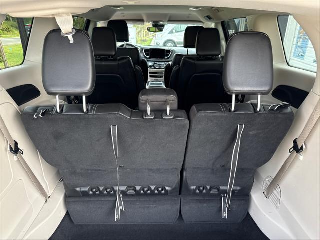 used 2022 Chrysler Pacifica Hybrid car, priced at $25,998