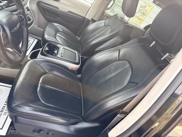 used 2022 Chrysler Pacifica Hybrid car, priced at $25,998
