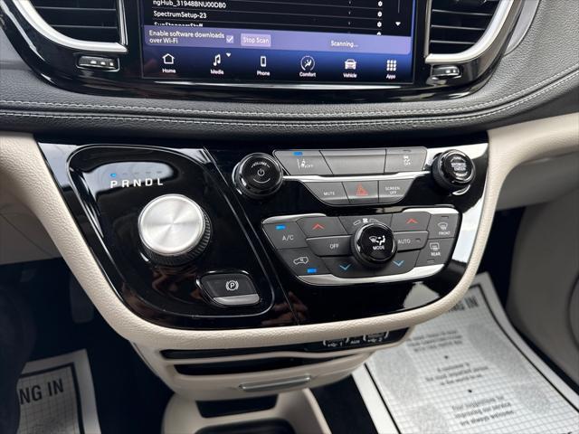 used 2022 Chrysler Pacifica Hybrid car, priced at $25,998