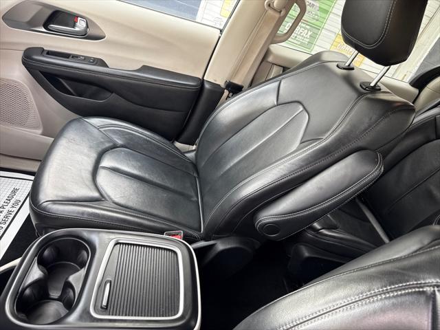used 2022 Chrysler Pacifica Hybrid car, priced at $25,998
