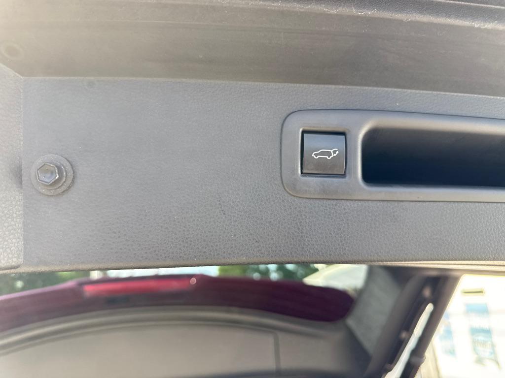 used 2023 Toyota Highlander car, priced at $35,306