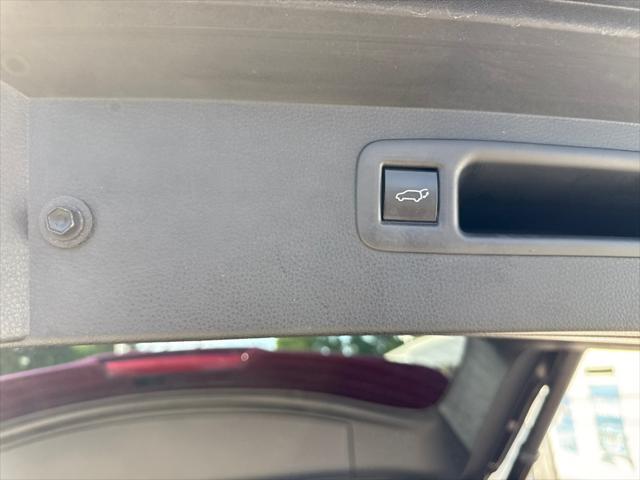 used 2023 Toyota Highlander car, priced at $36,626