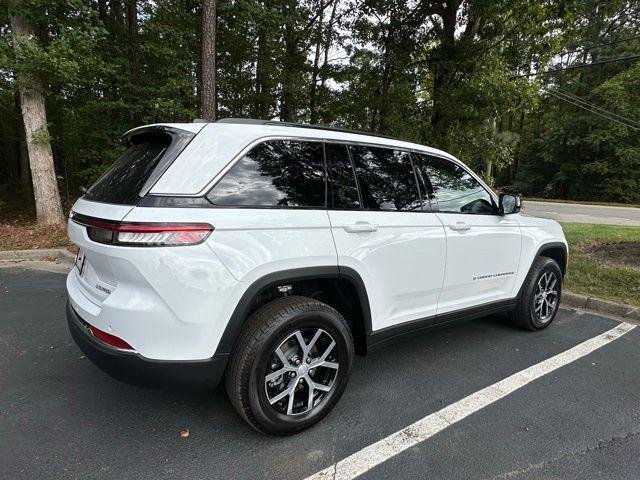new 2025 Jeep Grand Cherokee car, priced at $43,029