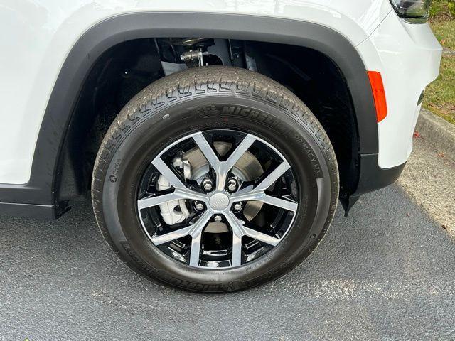 new 2025 Jeep Grand Cherokee car, priced at $43,029