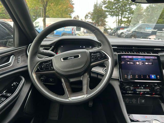 used 2023 Jeep Grand Cherokee car, priced at $40,490