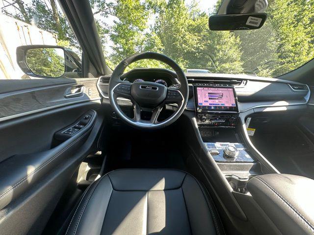 new 2025 Jeep Grand Cherokee car, priced at $41,906