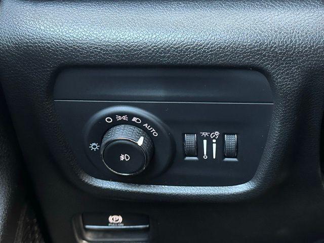 used 2023 Jeep Grand Cherokee car, priced at $33,290