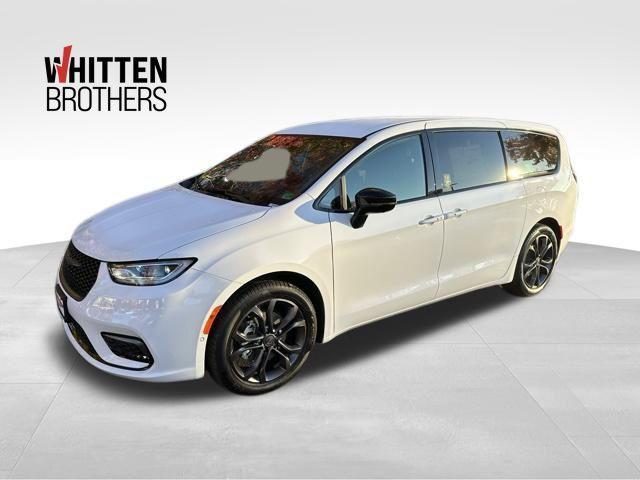 new 2026 Chrysler Pacifica car, priced at $47,790