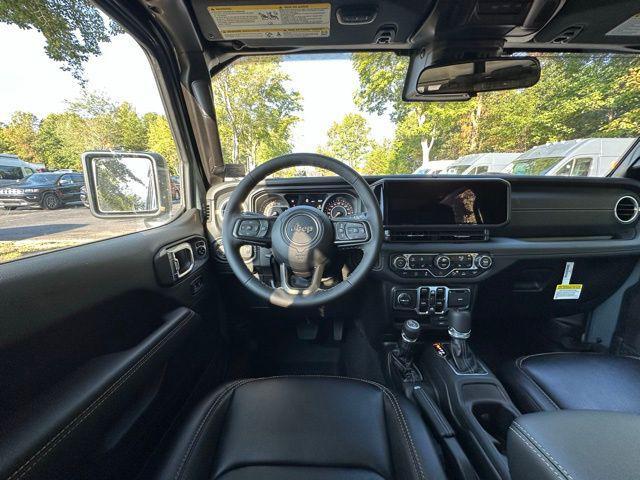 new 2025 Jeep Gladiator car, priced at $47,220