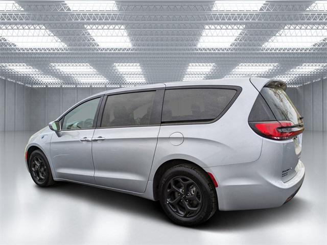 used 2022 Chrysler Pacifica Hybrid car, priced at $31,000