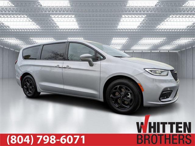 used 2022 Chrysler Pacifica Hybrid car, priced at $30,790
