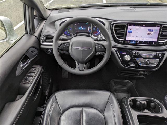 used 2022 Chrysler Pacifica Hybrid car, priced at $31,000
