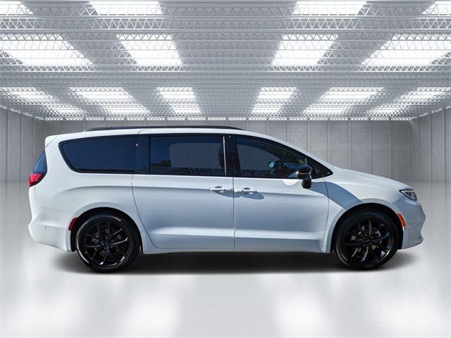 new 2024 Chrysler Pacifica car, priced at $43,744