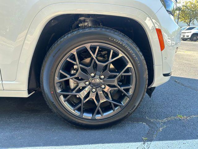 new 2025 Jeep Grand Cherokee L car, priced at $65,869