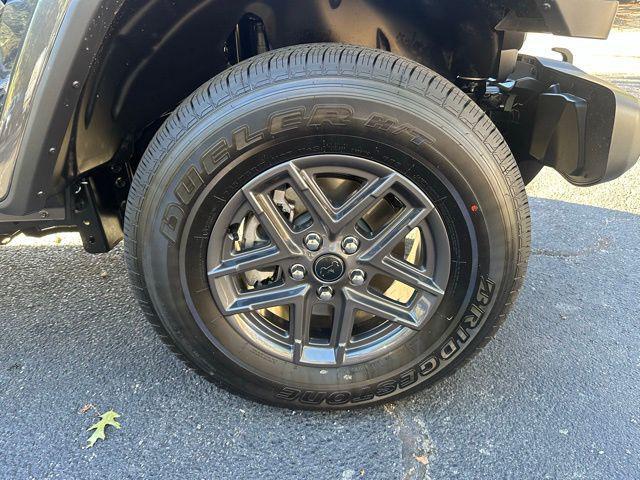 new 2025 Jeep Gladiator car, priced at $45,055