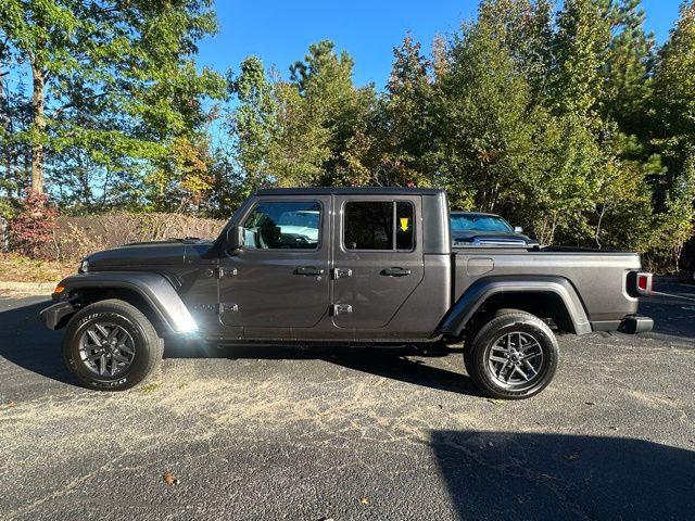 new 2025 Jeep Gladiator car, priced at $45,055