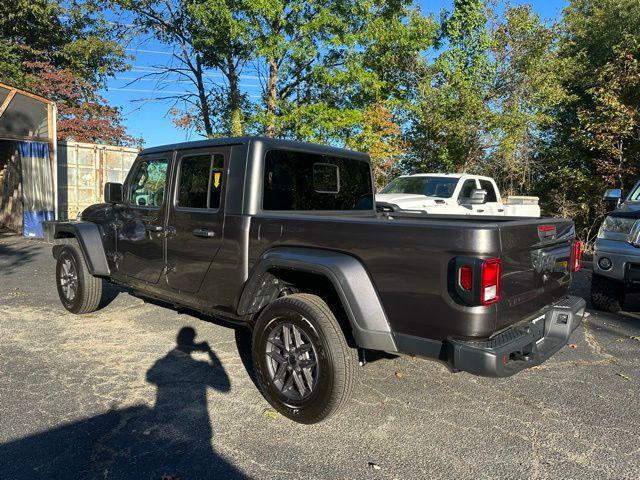 new 2025 Jeep Gladiator car, priced at $45,055
