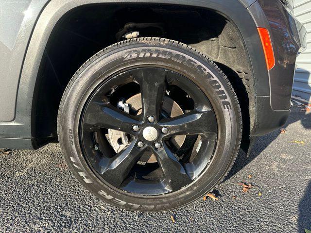 used 2022 Jeep Grand Cherokee car, priced at $30,490