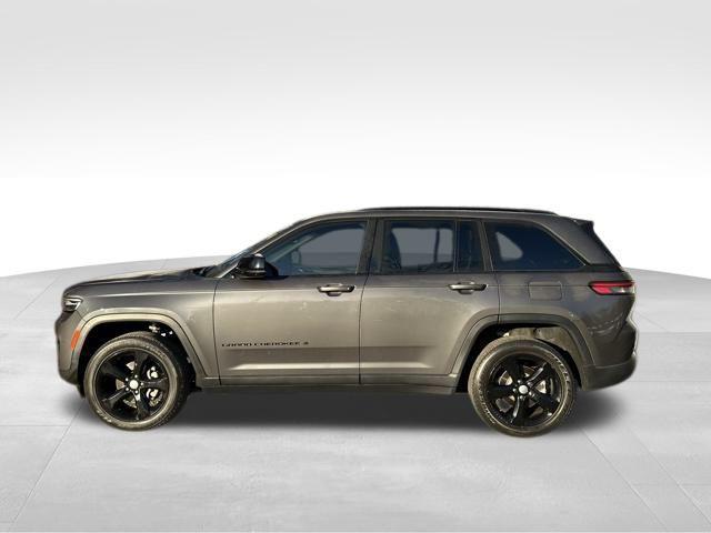 used 2022 Jeep Grand Cherokee car, priced at $30,490