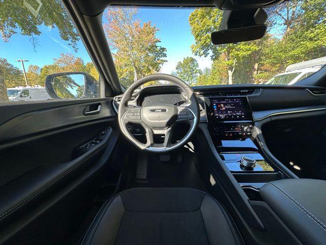 new 2025 Jeep Grand Cherokee car, priced at $44,975