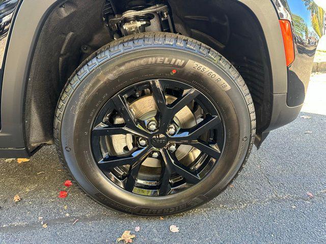 new 2025 Jeep Grand Cherokee car, priced at $44,975