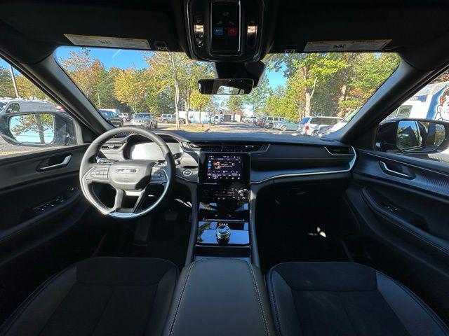 new 2025 Jeep Grand Cherokee car, priced at $44,975