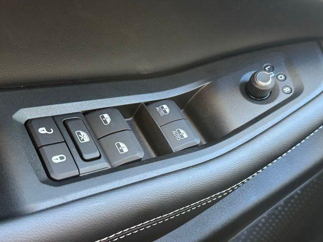 new 2025 Jeep Grand Cherokee car, priced at $44,975