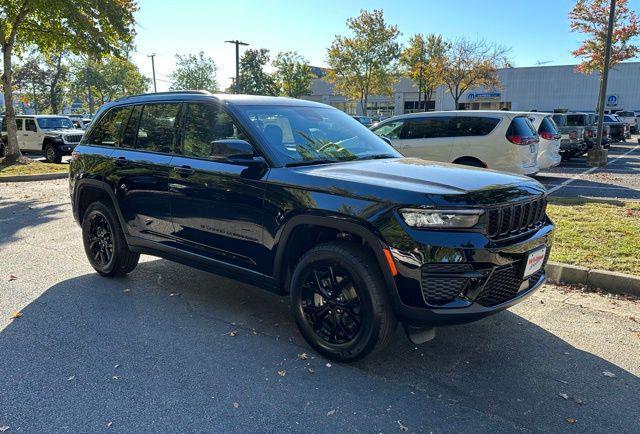 new 2025 Jeep Grand Cherokee car, priced at $44,975