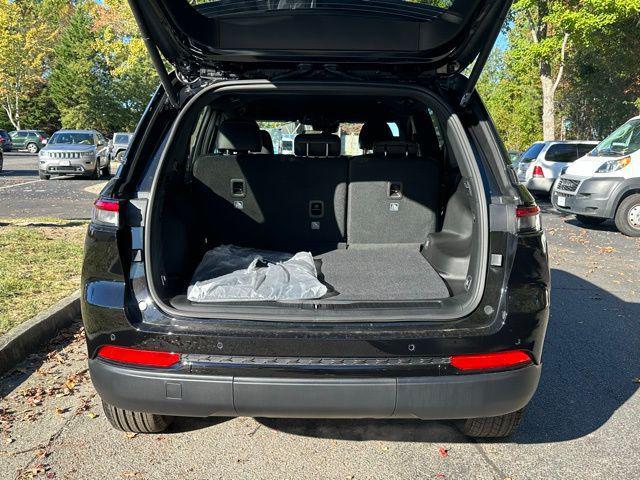 new 2025 Jeep Grand Cherokee car, priced at $44,975