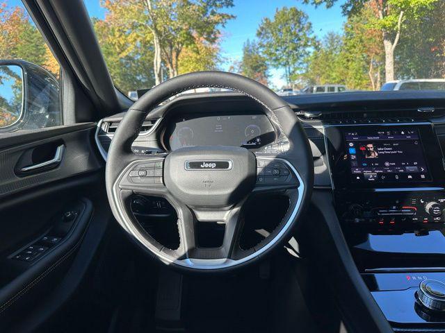 new 2025 Jeep Grand Cherokee car, priced at $44,975