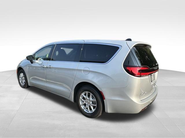 used 2024 Chrysler Pacifica car, priced at $33,209