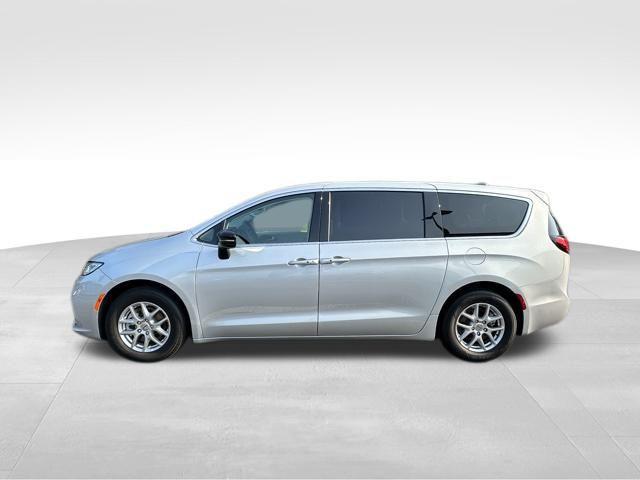 used 2024 Chrysler Pacifica car, priced at $33,209