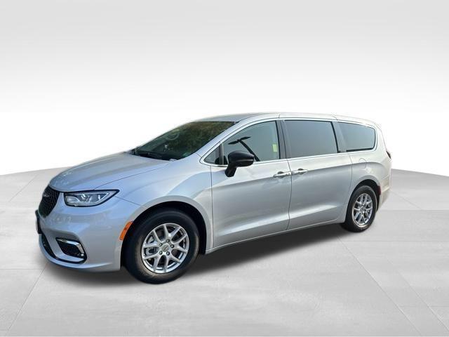 used 2024 Chrysler Pacifica car, priced at $33,209