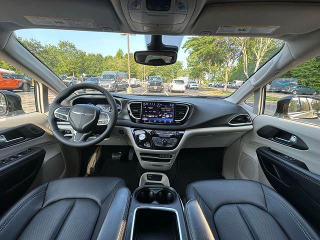 used 2024 Chrysler Pacifica car, priced at $33,209