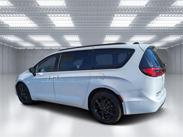 new 2024 Chrysler Pacifica car, priced at $45,402